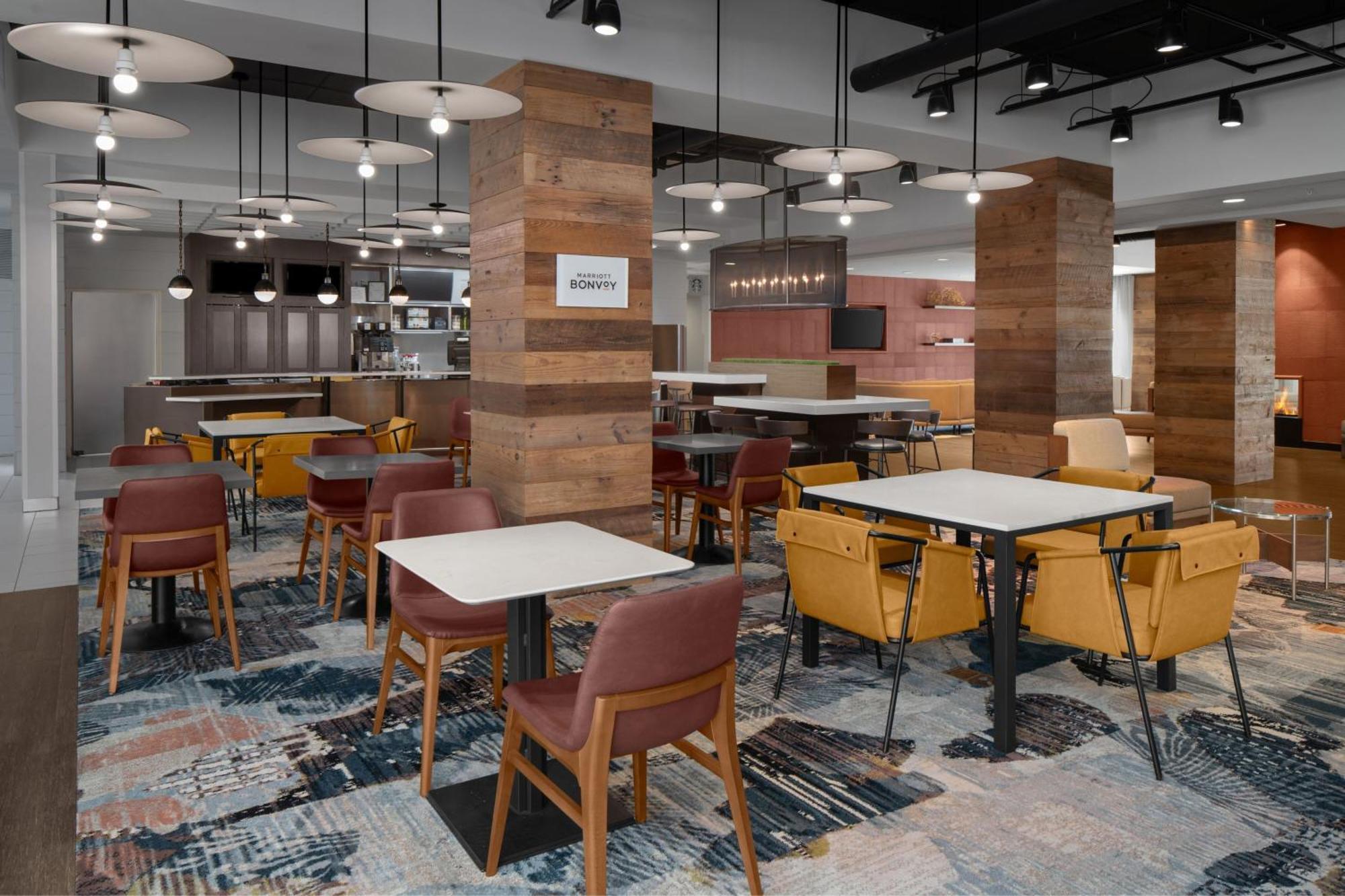 Courtyard By Marriott Charleston Саммервилл Экстерьер фото