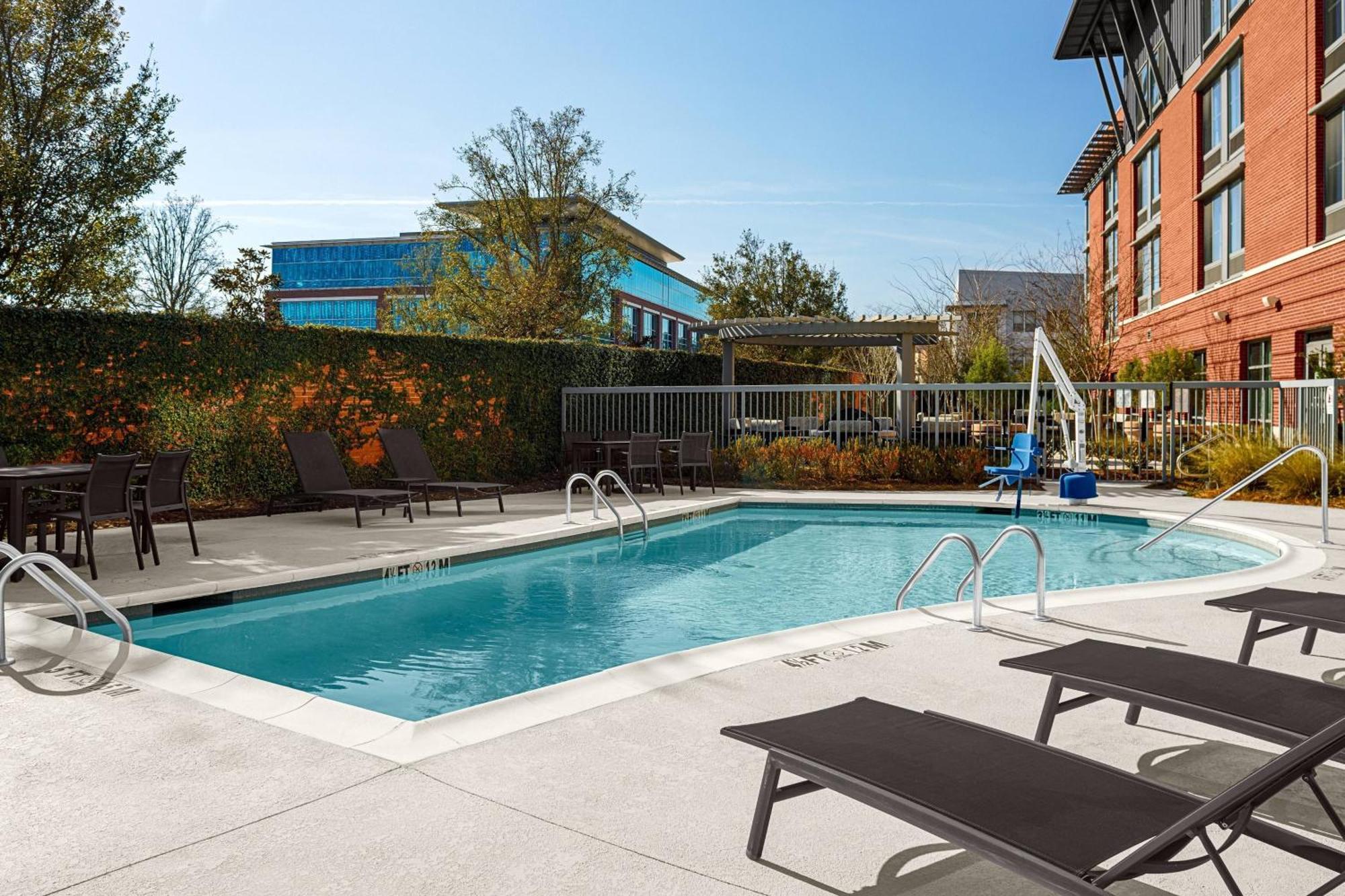 Courtyard By Marriott Charleston Саммервилл Экстерьер фото